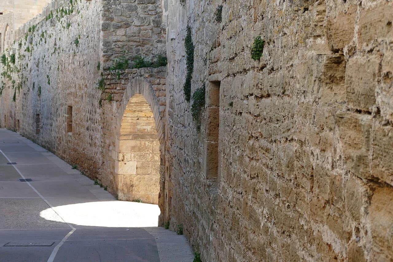 Alcúdia Old Town: Walls, Streets and Squares to Walk