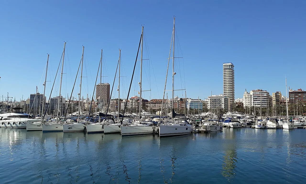 Alicante Boat Trips: Routes, Prices and How to Choose