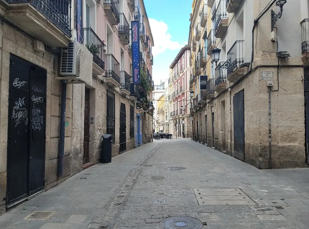Alicante Old Town: What to See in the Barrio de Santa Cruz