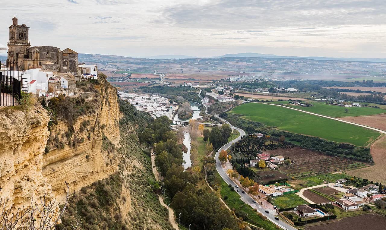 Arcos de la Frontera: What to See in the Cliff-Top White Town