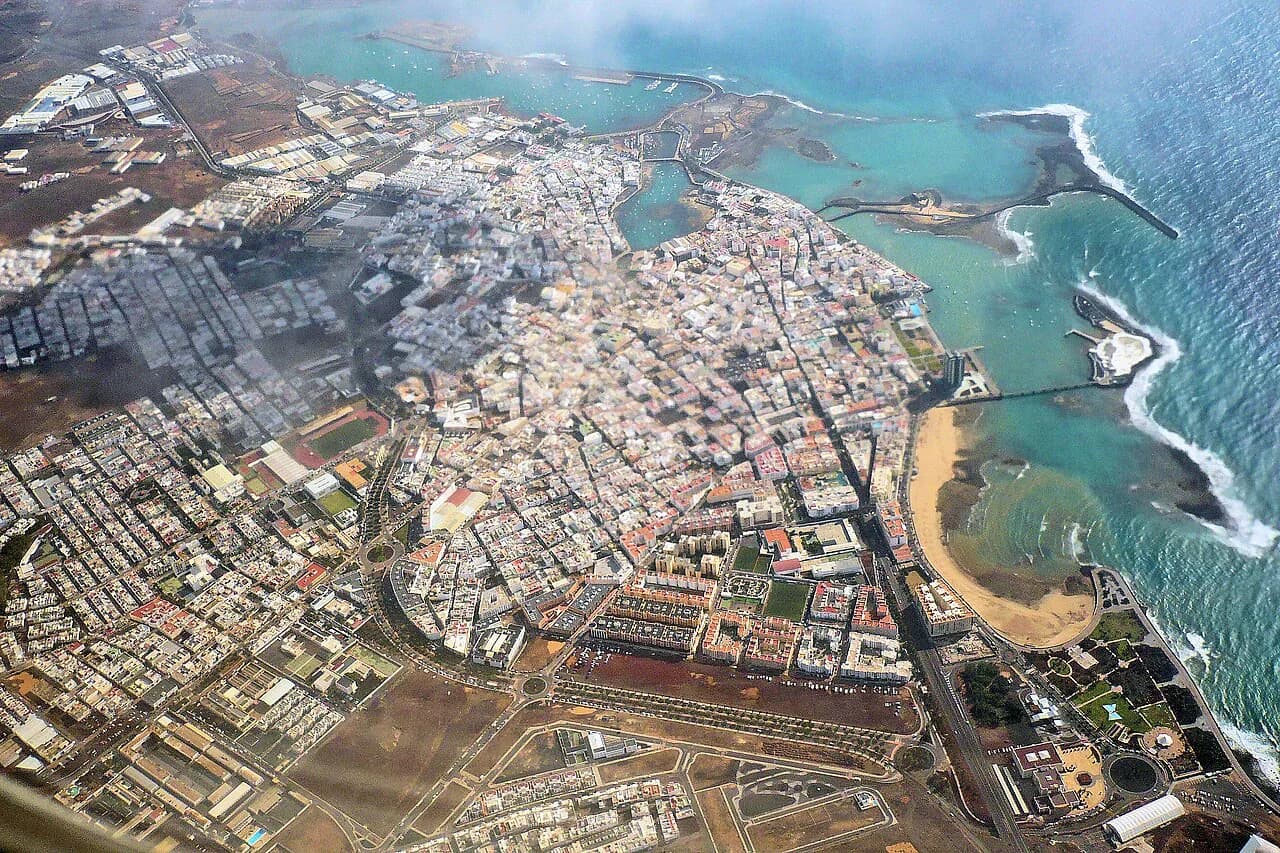 Arrecife Map: Old Town, Castles and Waterfront