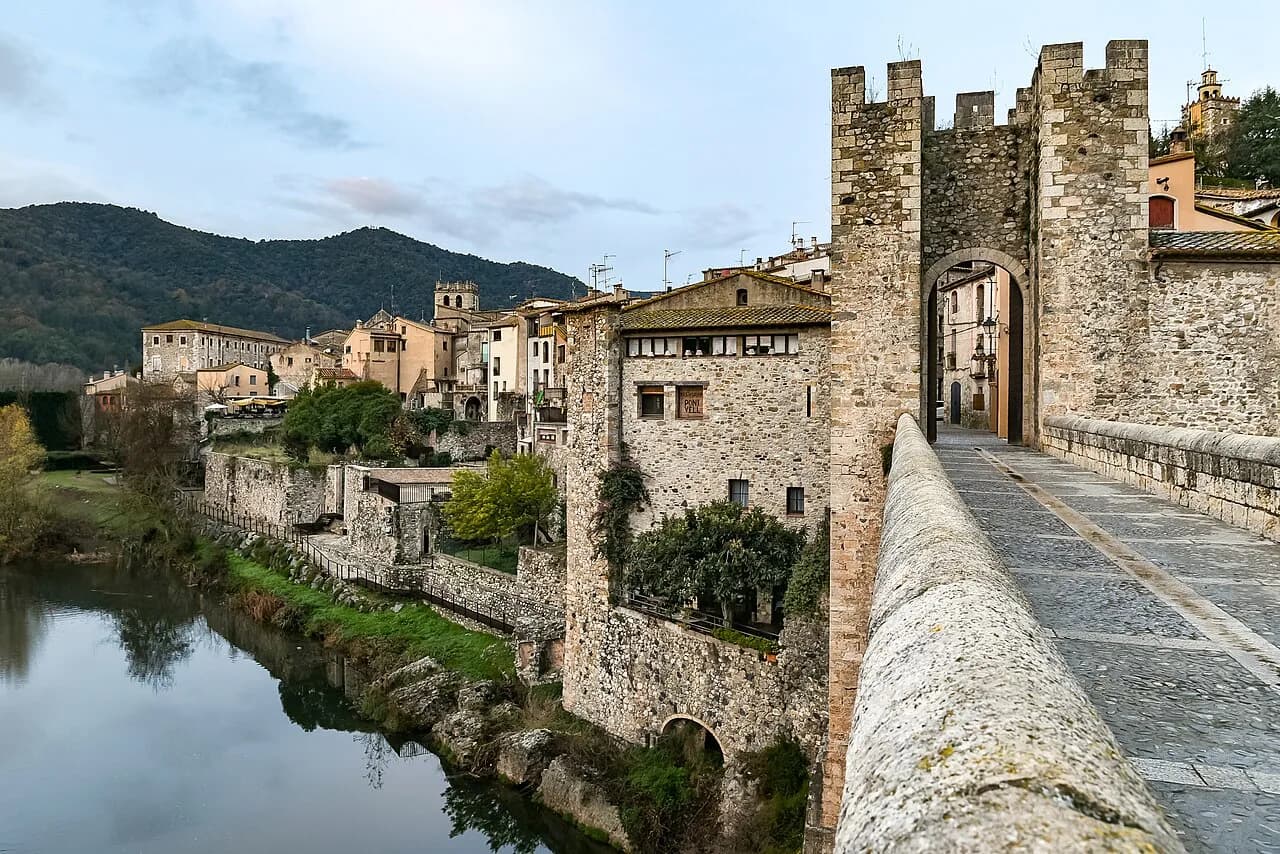 Besalú: Romanesque Bridge, Old Town and Jewish Quarter Guide