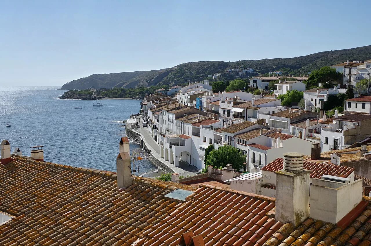 Cadaqués: the White Village, Santa María and Dalí's Portlligat