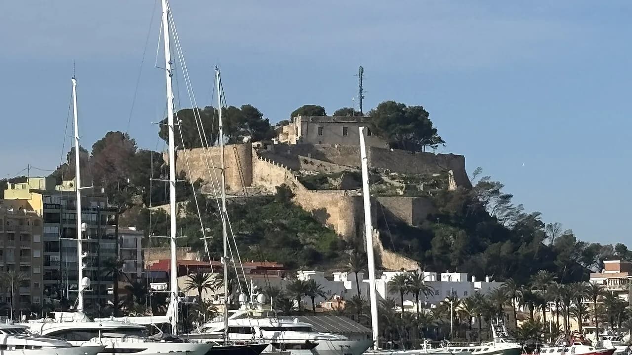 Dénia Map: Old Town, Castle and Waterfront Layout for Visitors
