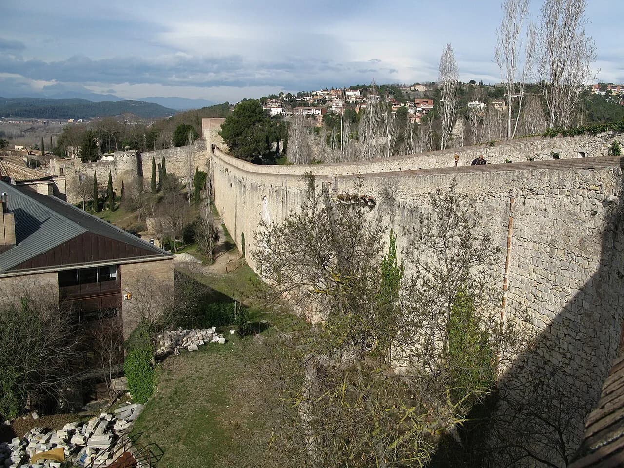 Girona City Walls: The Passeig de la Muralla Walk