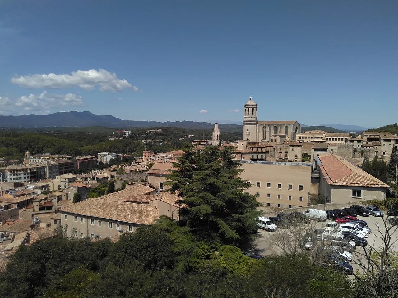 Girona Old Town: What to See in the Barri Vell