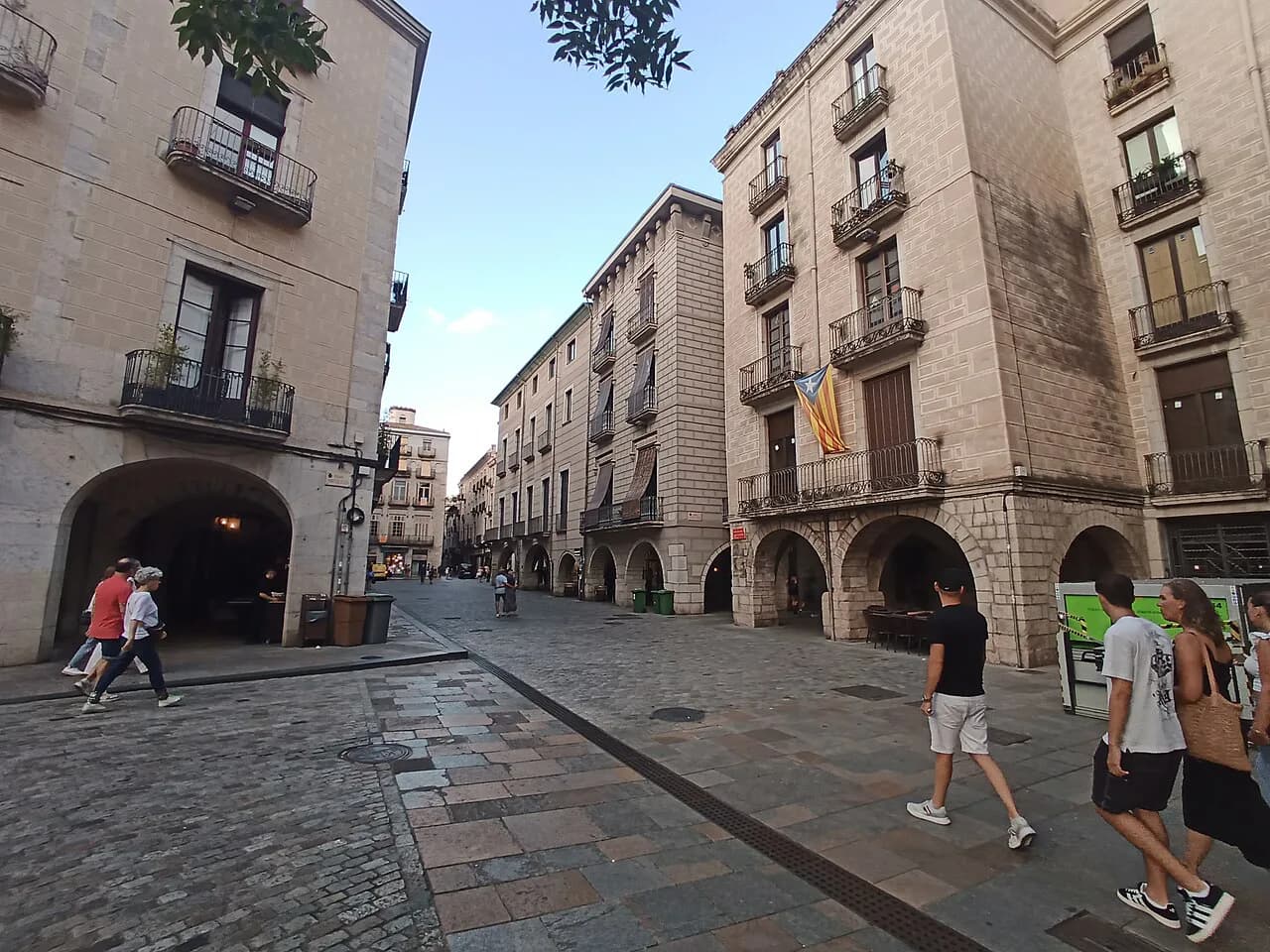 Girona Walking Tour: A Circular Route Through the Old Town