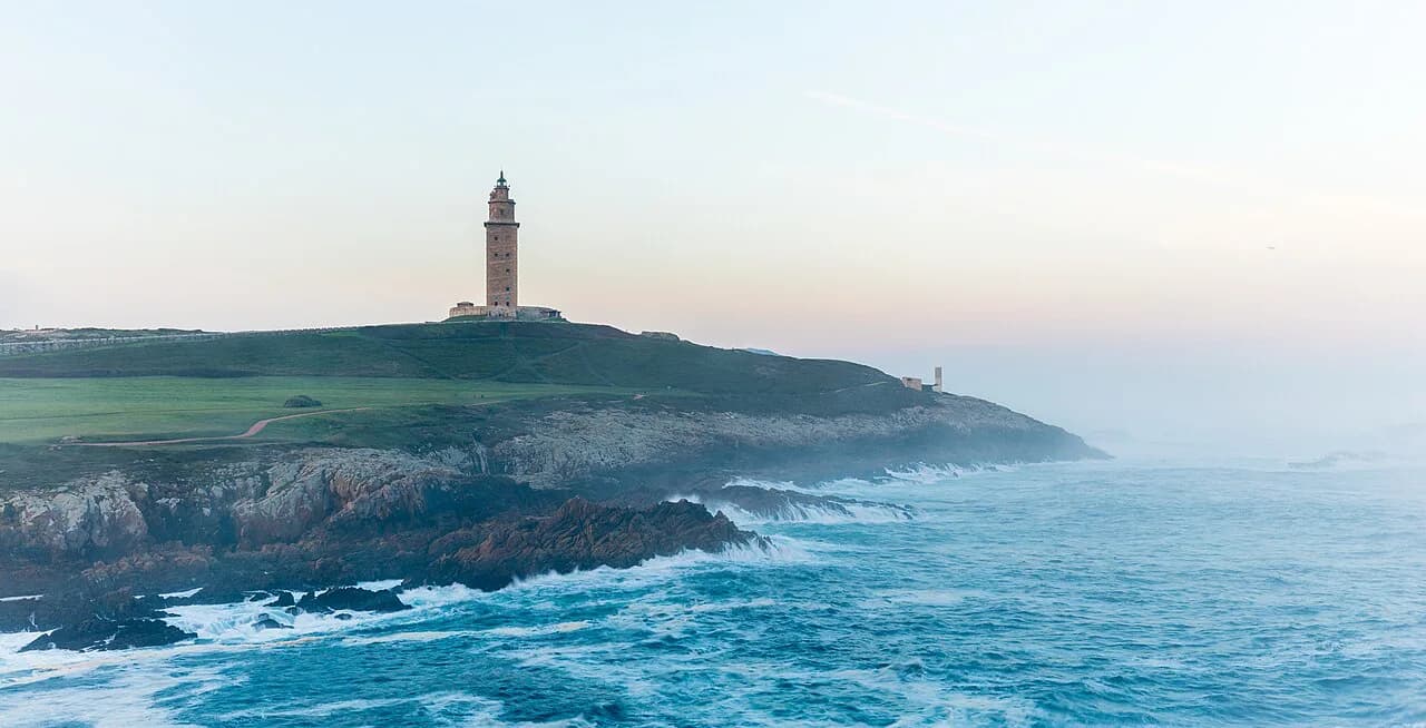 A Coruña attractions: plan the lighthouse and the old town