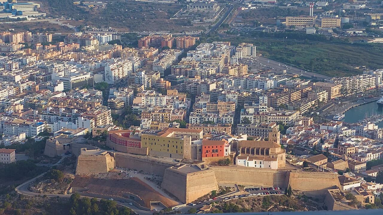 Ibiza Town sightseeing: start at the gate, climb to the cathedral