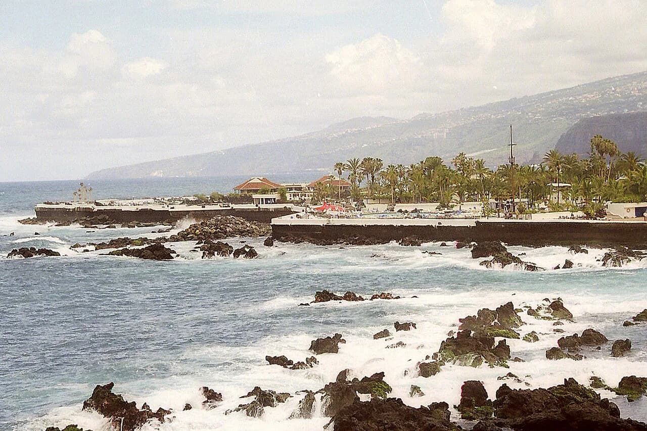 Planning Puerto de la Cruz sightseeing: old town to the cliffs