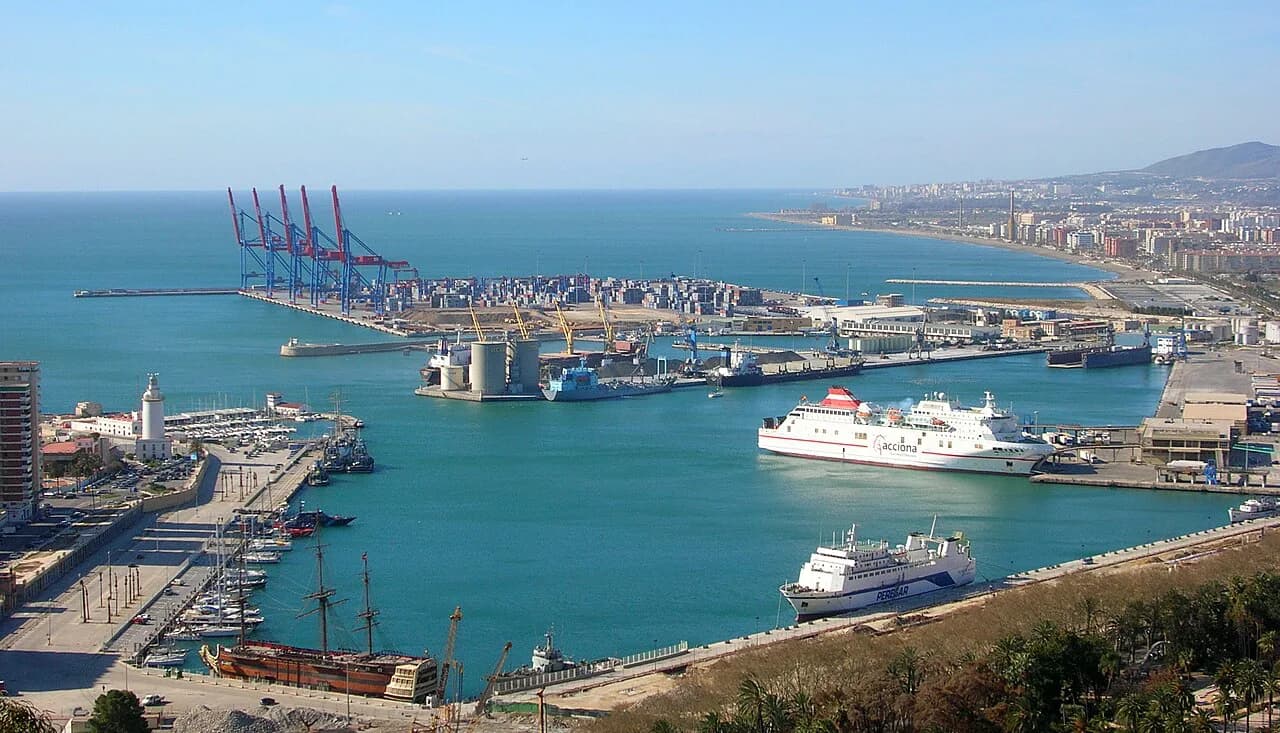 Málaga Port and Muelle Uno: Waterfront Walk and Pompidou Cube