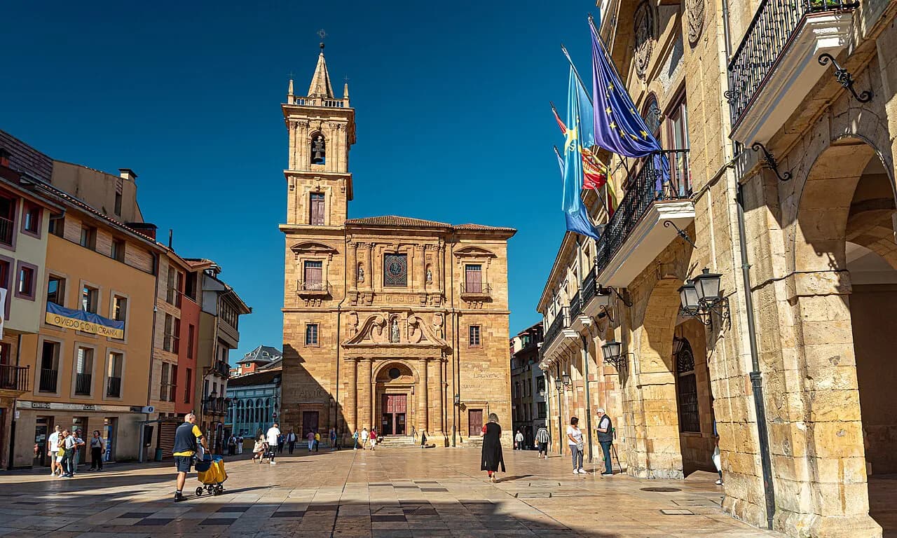 Oviedo Old Town: Streets, Squares and Monuments to Walk