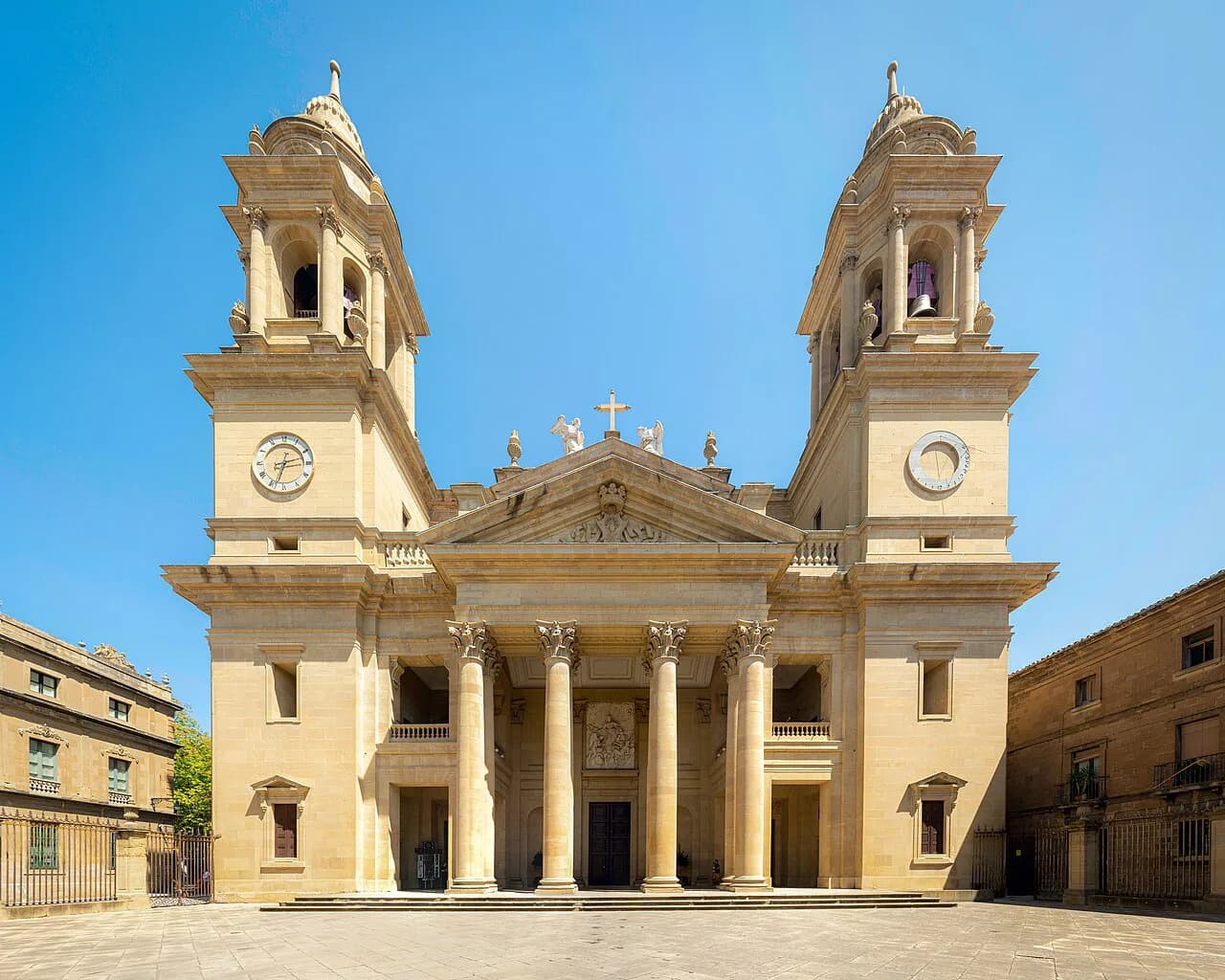 Pamplona Cathedral: Gothic Interior, Cloister and Tower