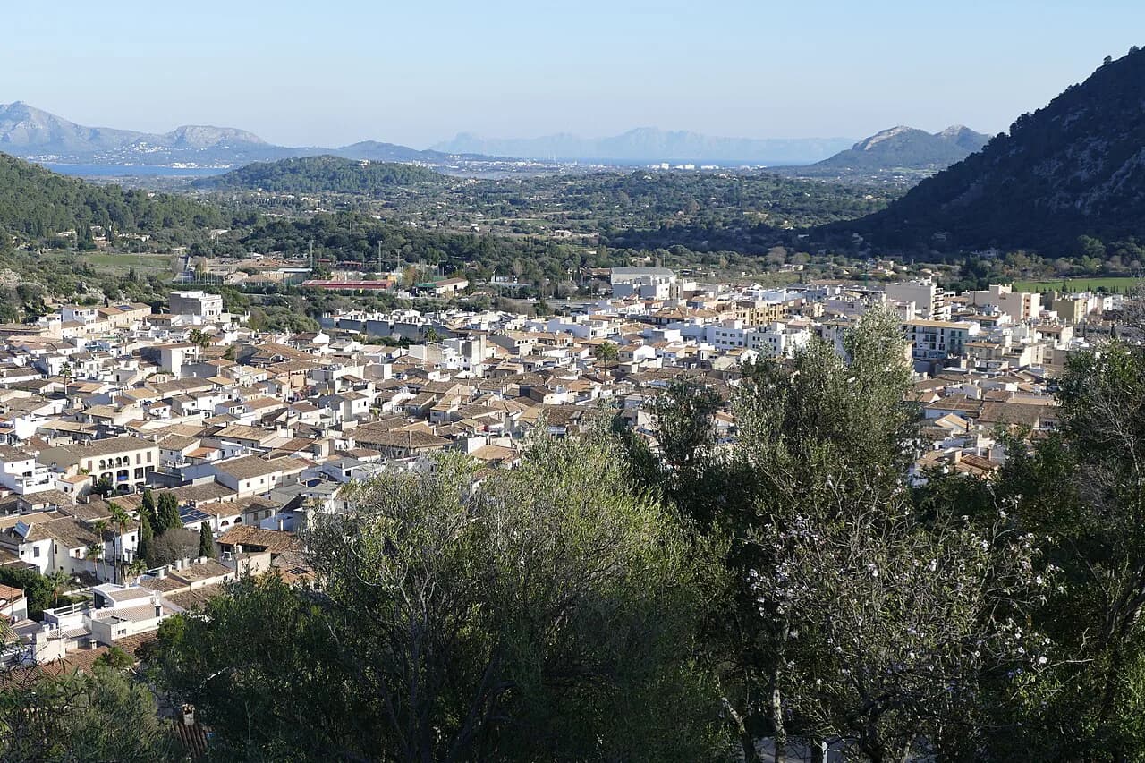 Pollença Old Town: Plaça Major, Calvari Steps and Roman Bridge