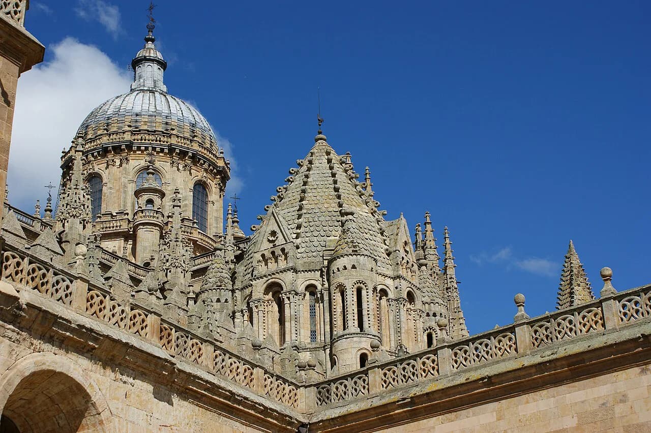 Salamanca Old Town: Streets, Squares and Monuments to Walk