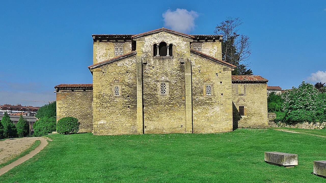 San Julián de los Prados (Santullano), Oviedo: Visiting Guide