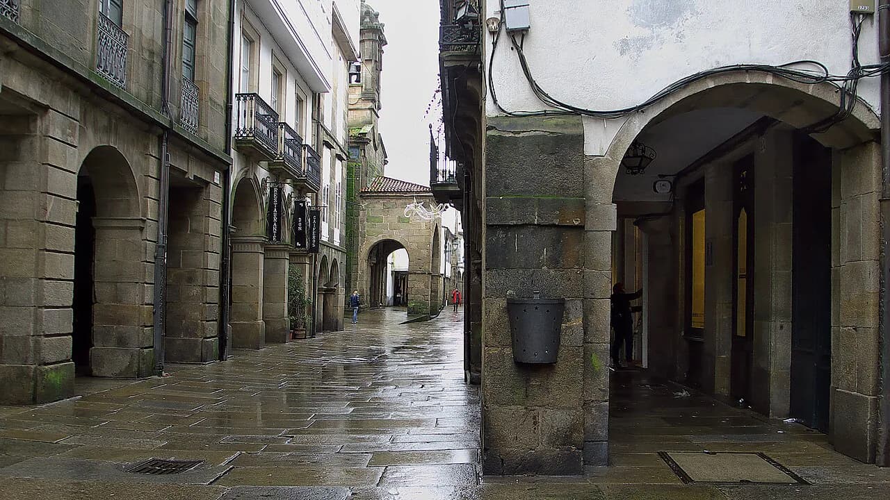 Santiago de Compostela Old Town: Streets, Squares and a Walking Route