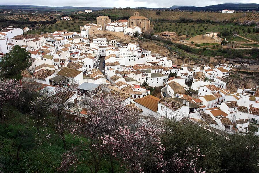Setenil de las Bodegas: Streets Built Under Rock