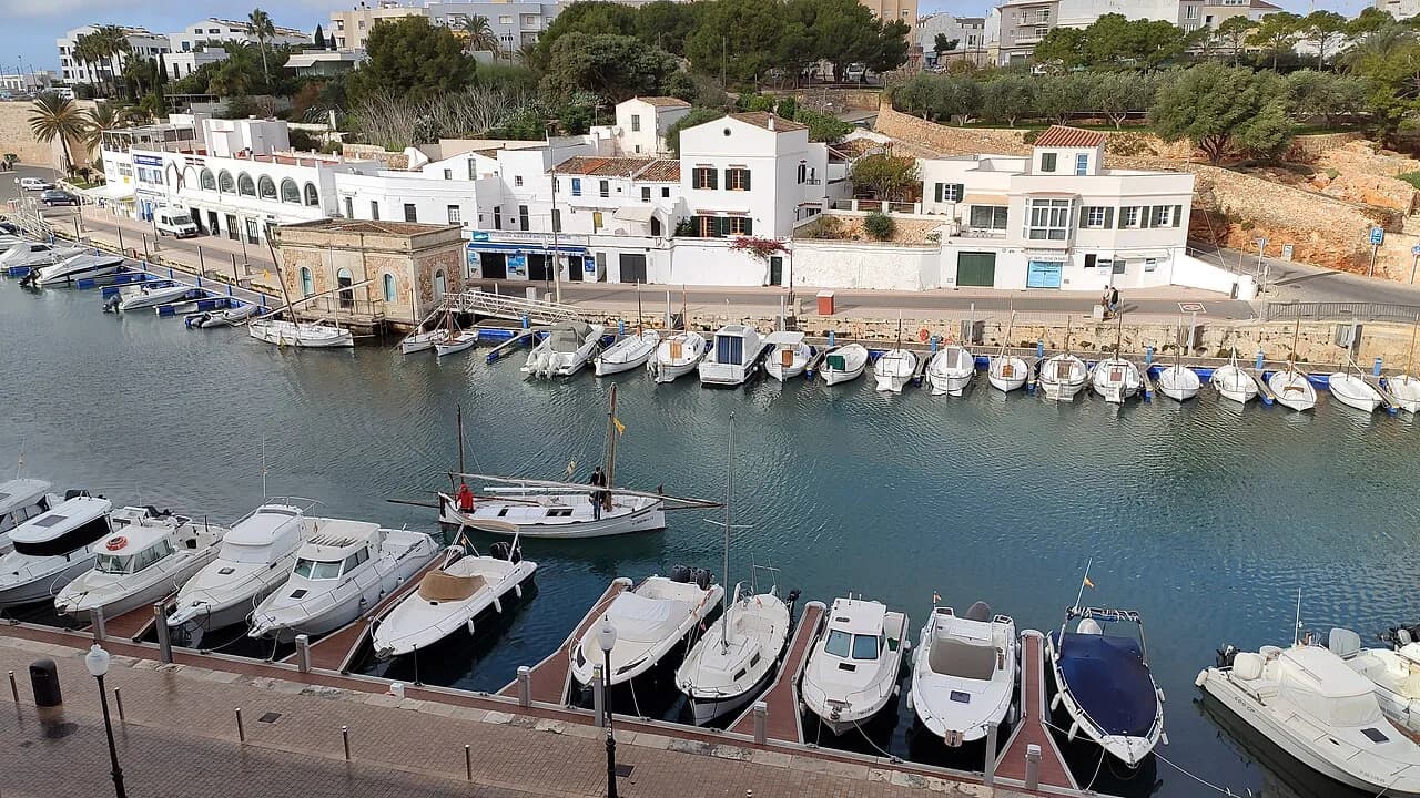 Shopping in Ciutadella: Streets, Shops and Souvenirs