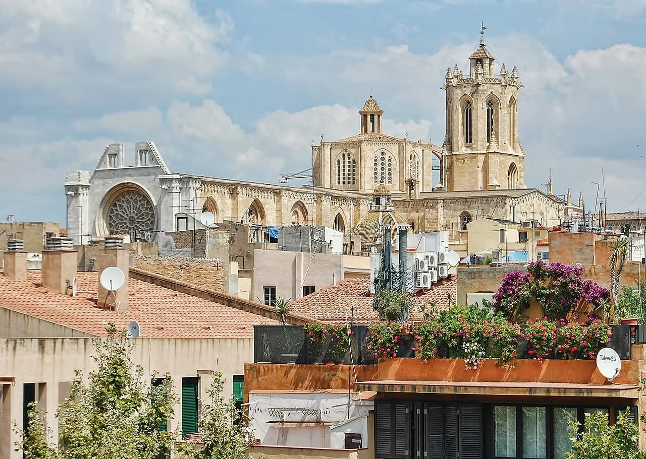Tarragona Map: Roman Sights, Old Town and Stations Laid Out