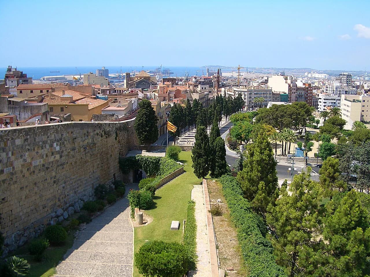 Tarragona Old Town: Roman Walls, Squares and a Walking Route