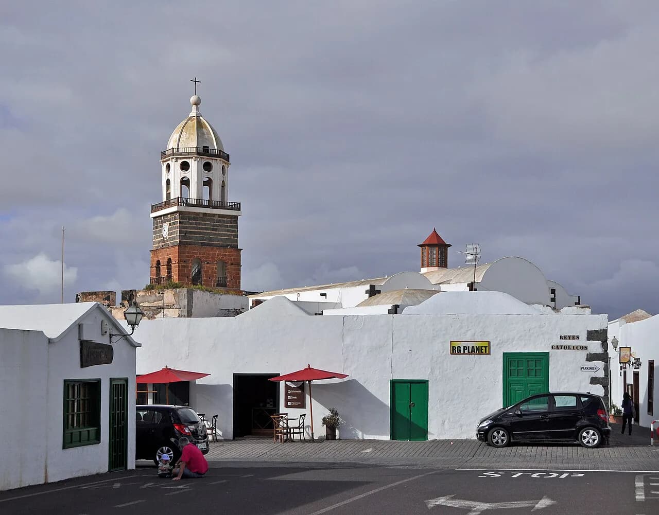 Teguise, Lanzarote: Old Town, Castillo de Santa Bárbara and Sunday Market