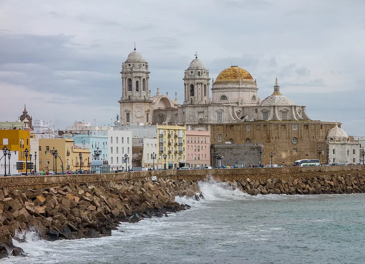 Cádiz Old Town: Quarters, Plazas and a Walking Route