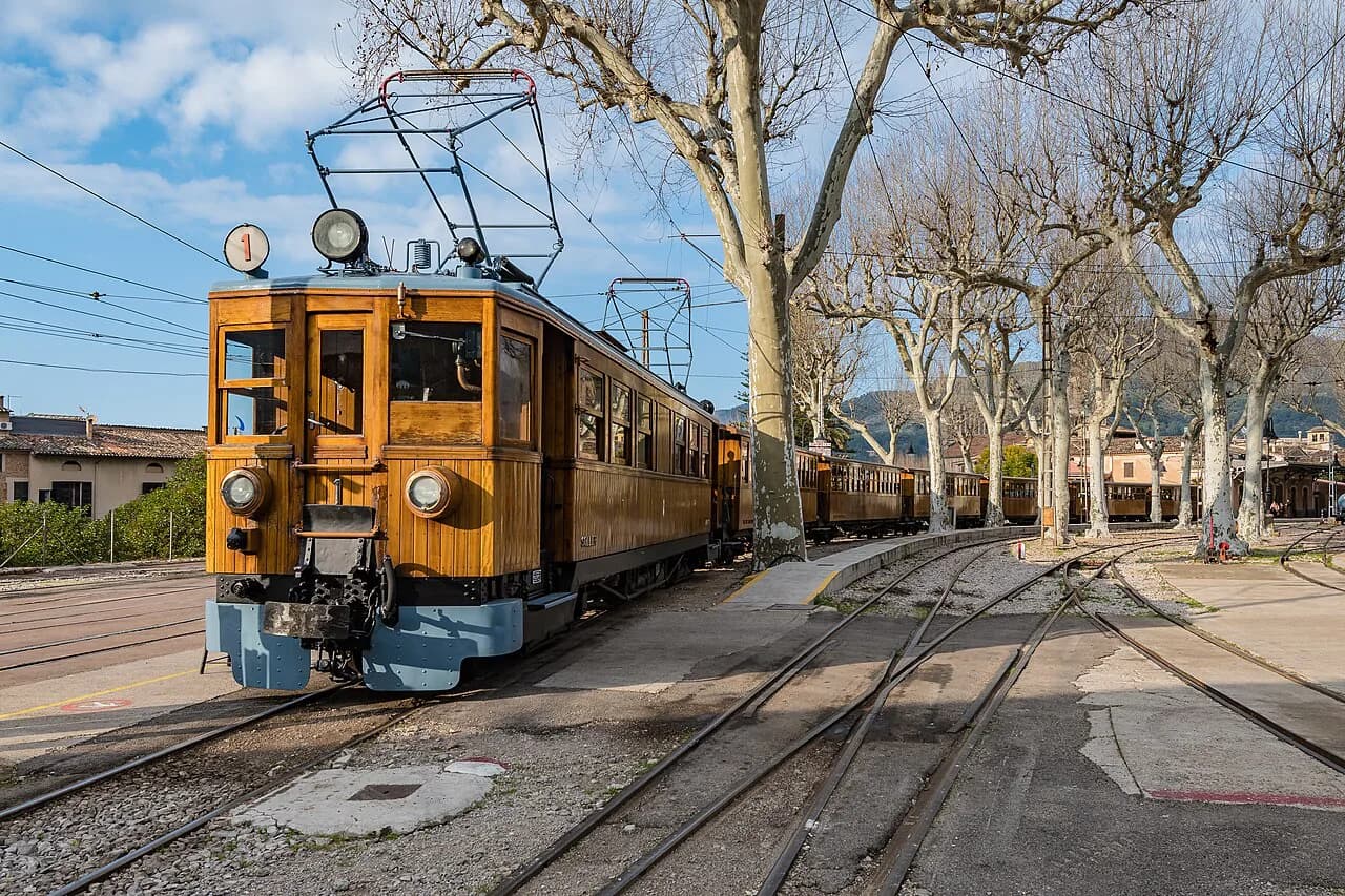 Ferrocarril de Sóller: Train, Tram and Tickets from Palma