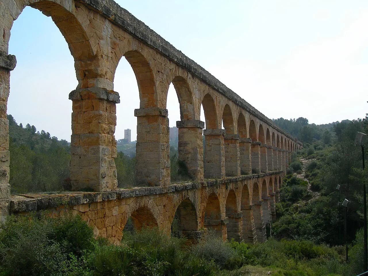 Roman Aqueduct of Tarragona: Les Ferreres Visitor Guide