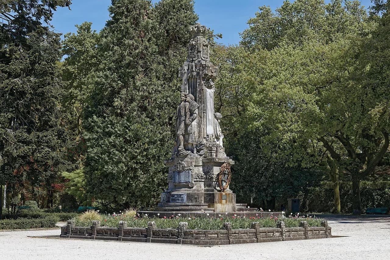 Santiago de Compostela Tours: Cathedral, Rooftops and Old Town Compared