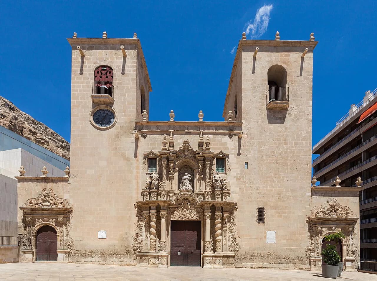 Shopping in Alicante: City Centre Streets and Outlet Stores