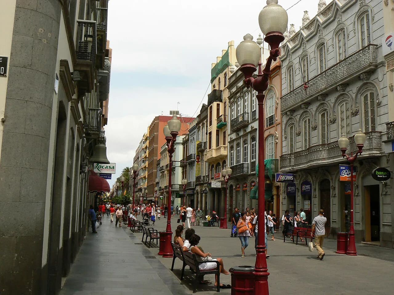 Triana, Las Palmas: the shopping street beside Vegueta