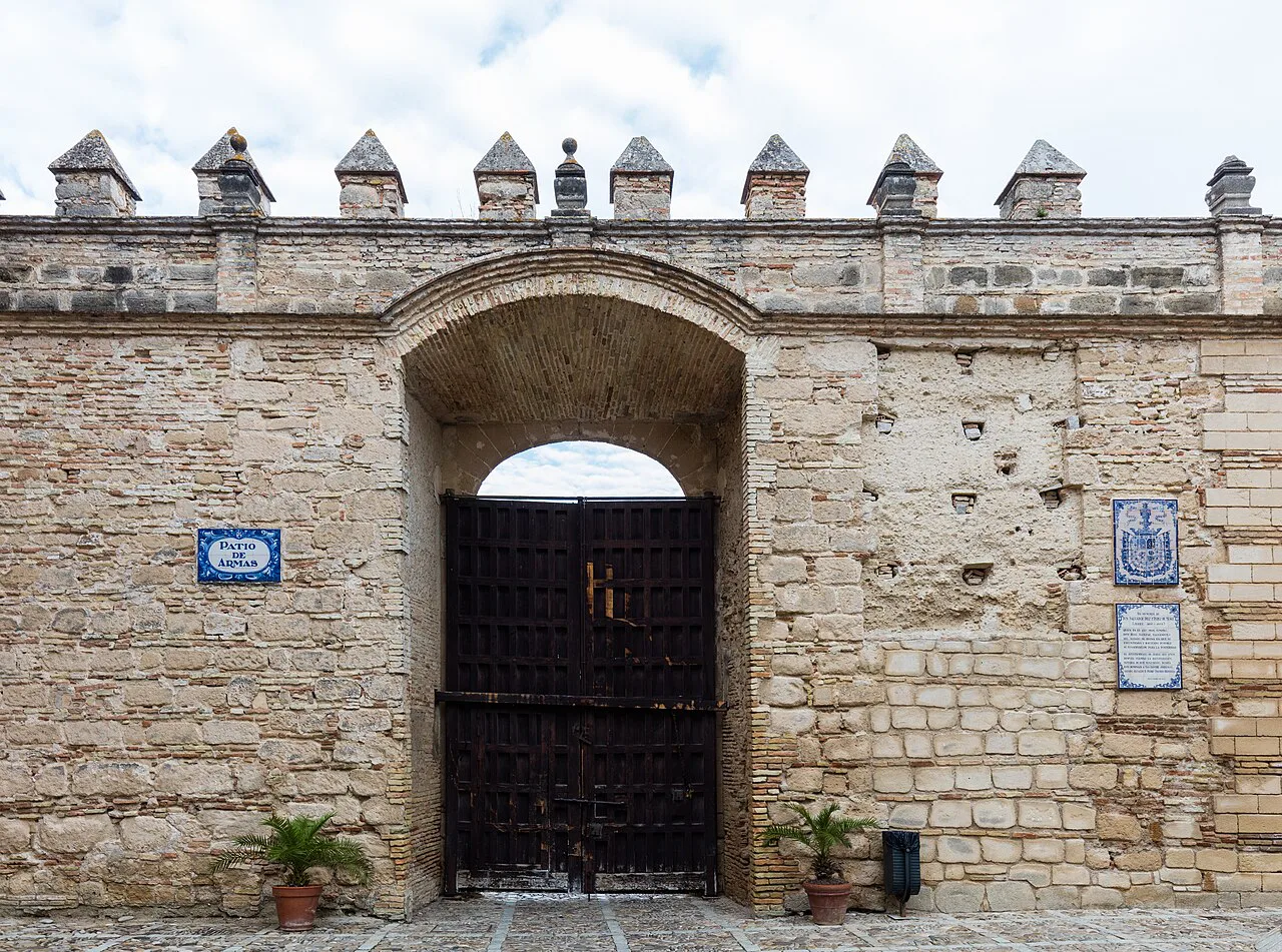 A gateway in the wall of the Alcázar of Jerez de la Frontera.