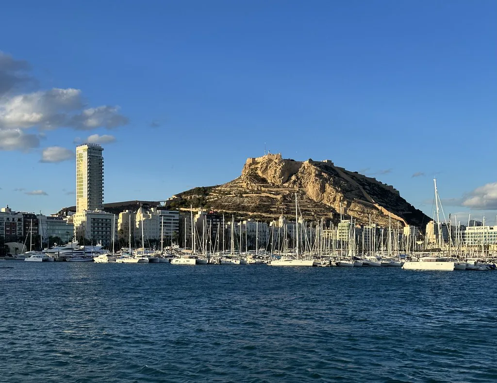 Alicante harbour with Mount Benacantil and Santa Bárbara Castle behind.
