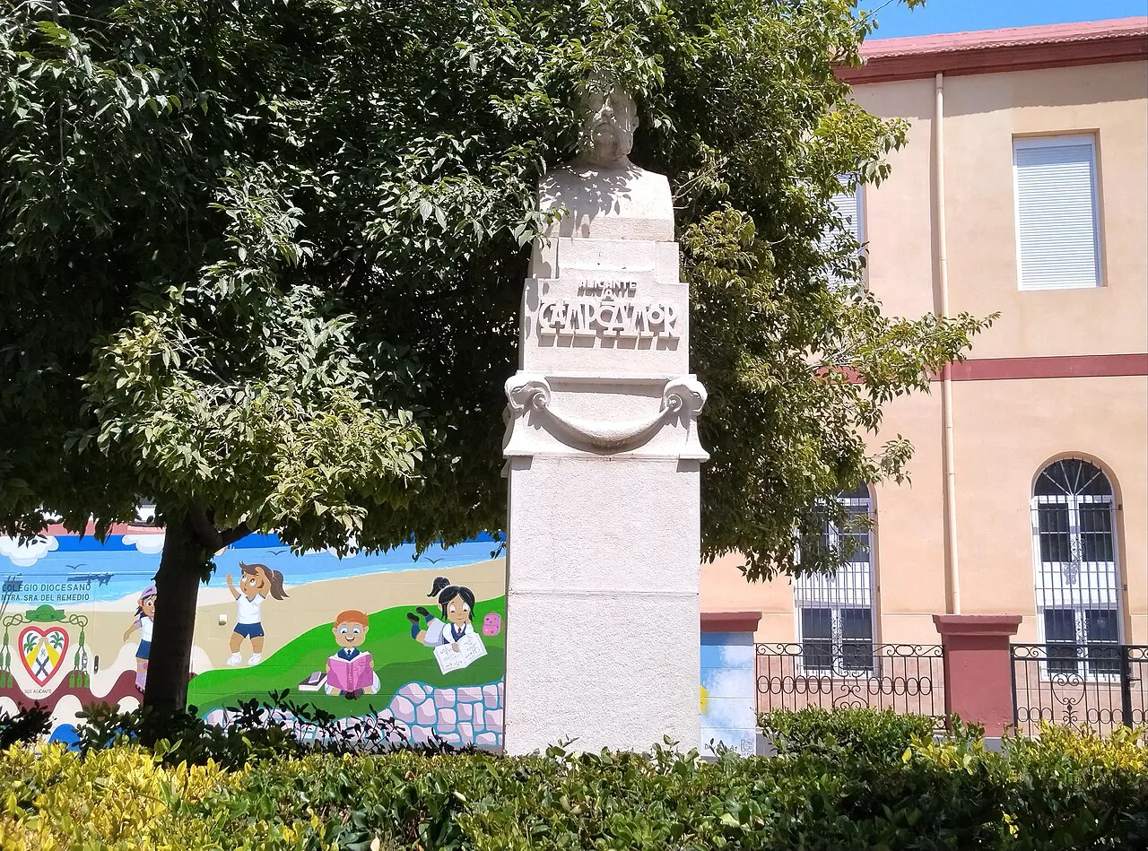 The Monumento a Campoamor in Alicante.