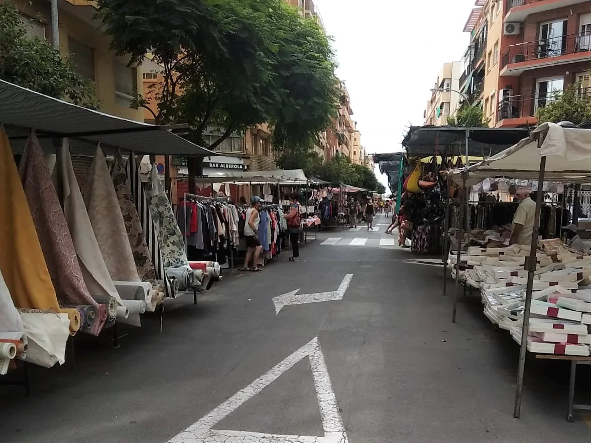 The street market in the Benalúa neighbourhood of Alicante.
