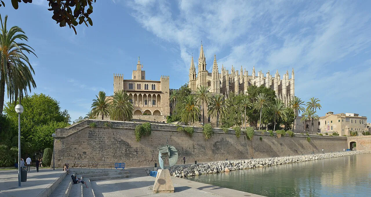 The Almudaina Palace and Palma Cathedral, in Palma rather than at Bellver Castle.