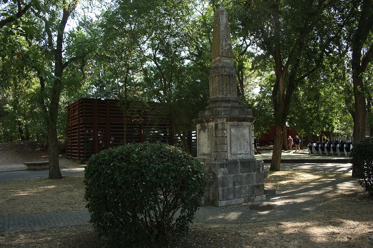 A monument in the park near Burgos Castle.