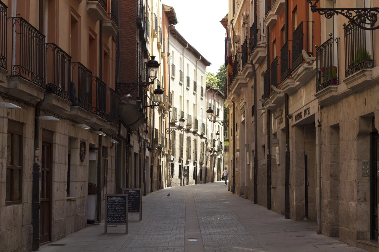 A narrow street of old buildings in Burgos.