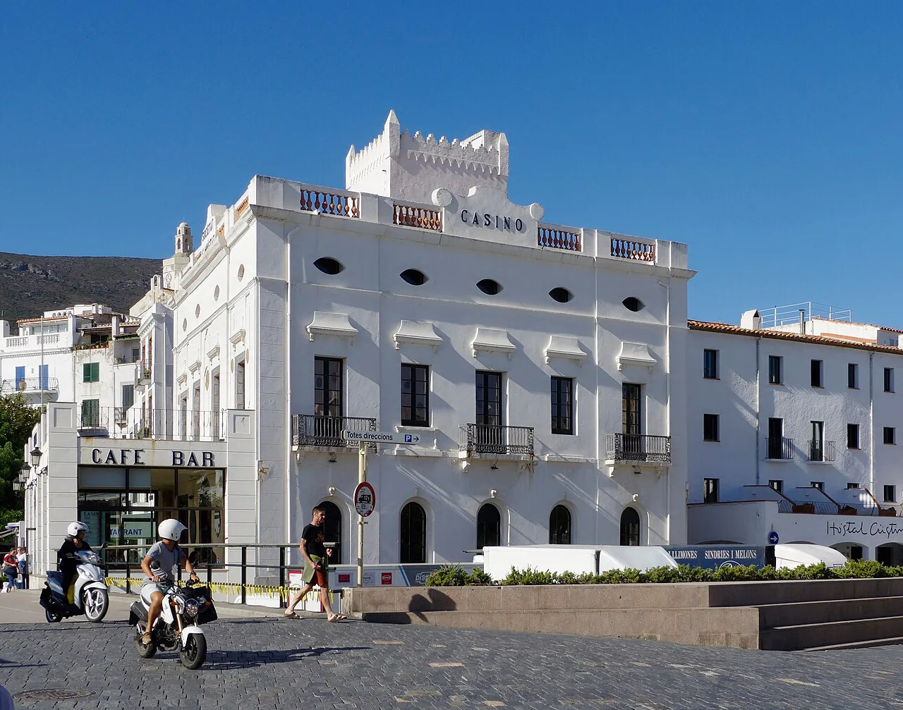 A white seafront building on Carrer Riba Nemesi Llorens, Cadaqués.