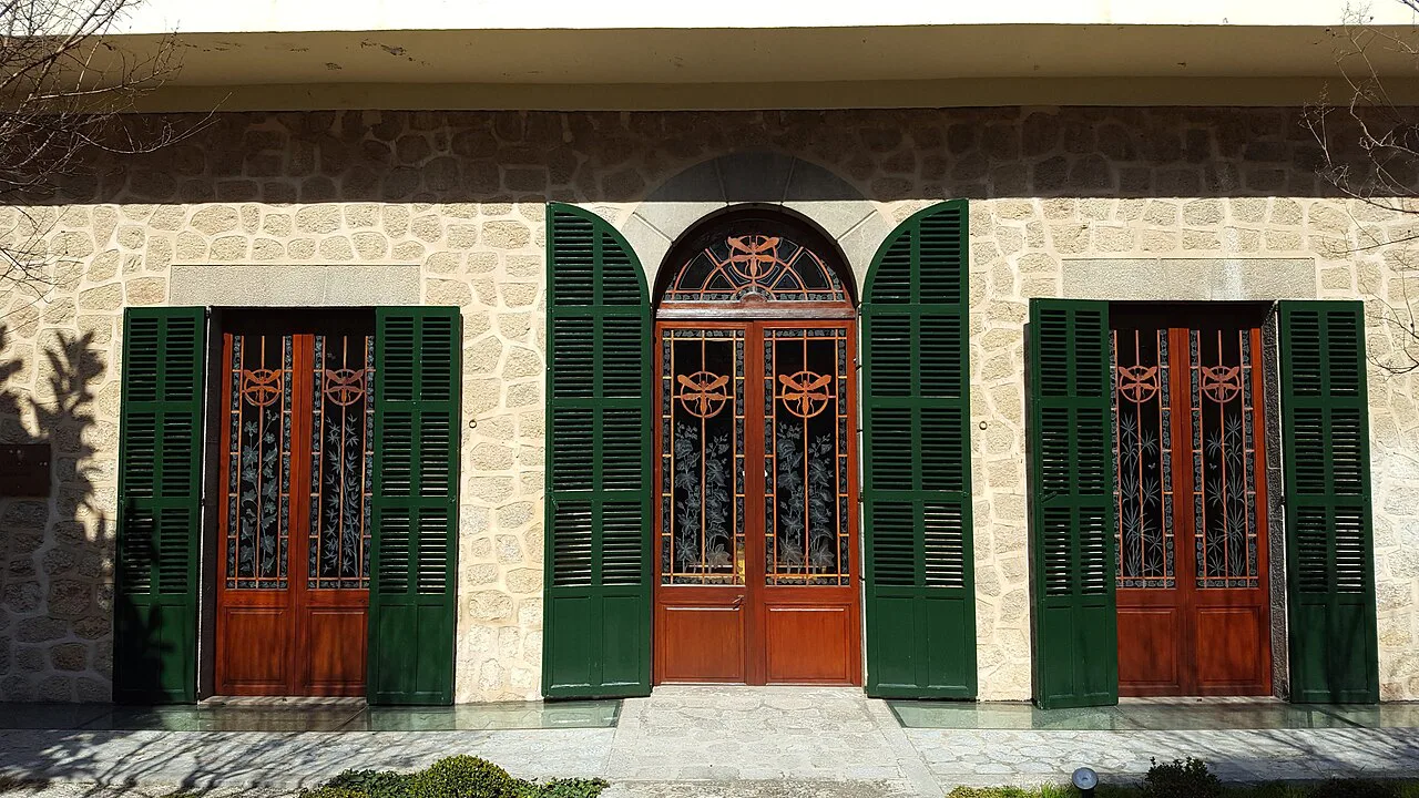 The garden-side doors of Can Prunera, Sóller.