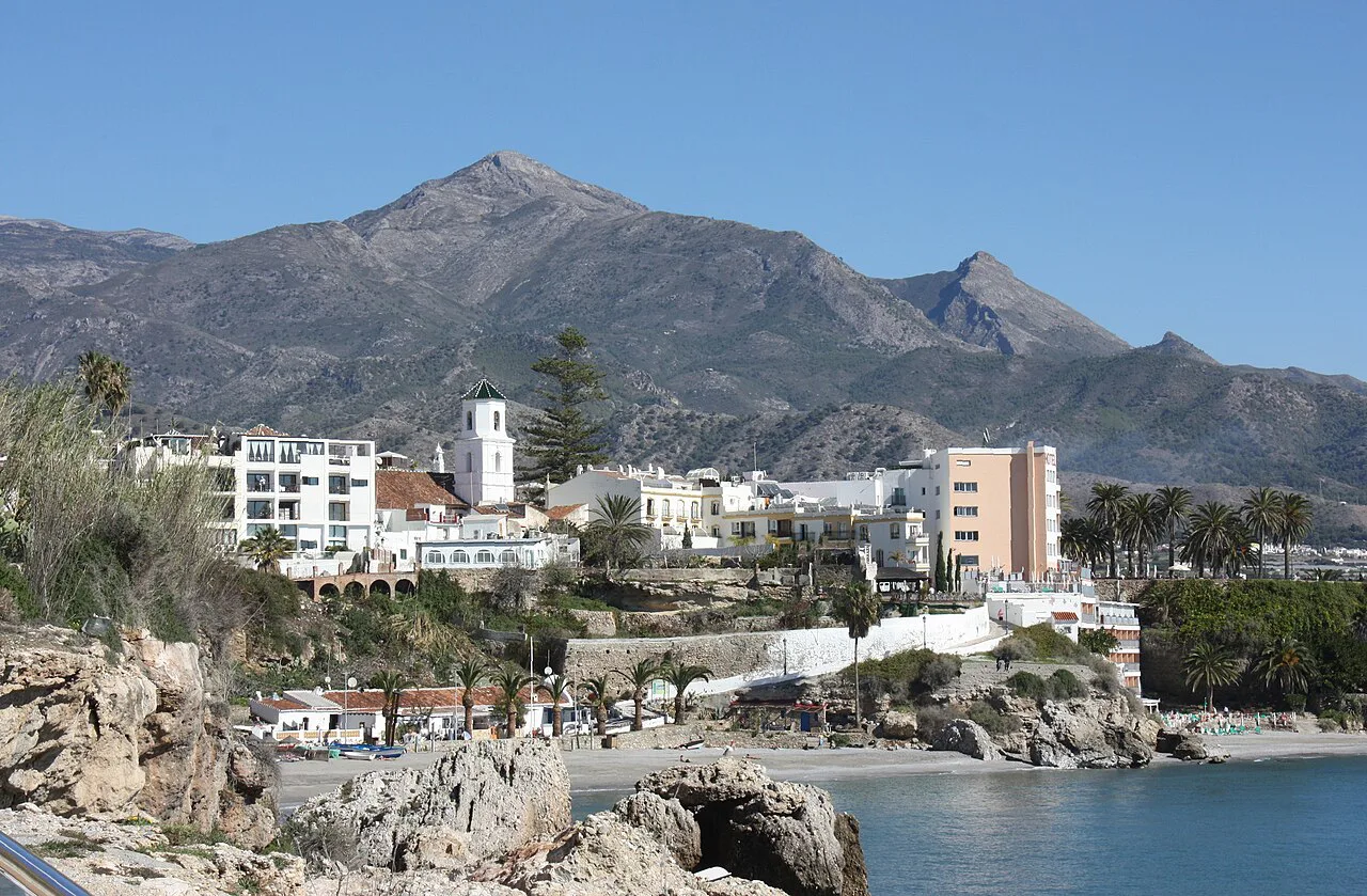 Nerja, with Playa El Salón and the Church of El Salvador below the mountains.