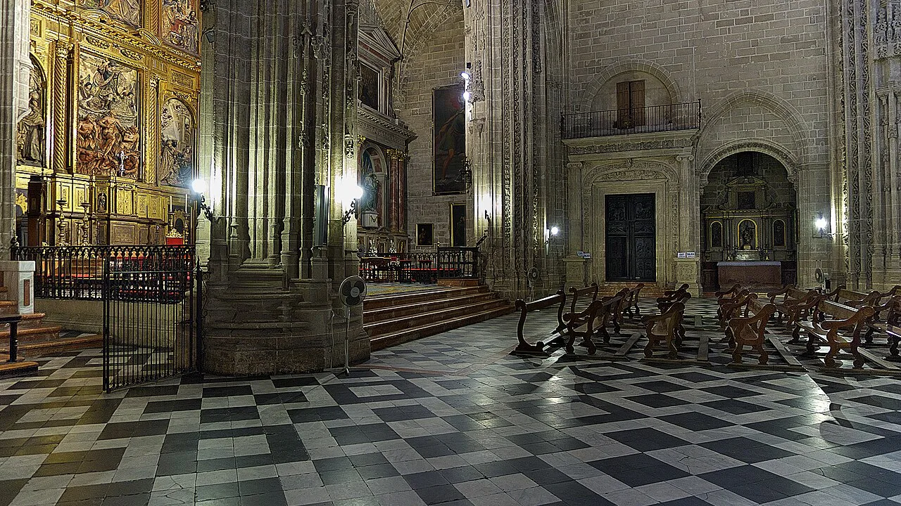 The crossing inside the Iglesia de San Miguel, Jerez de la Frontera.