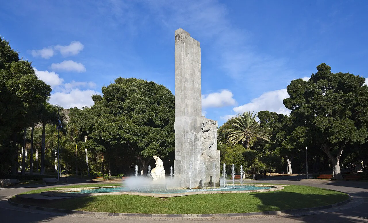 The monument and fountain in García Sanabria Park, Santa Cruz de Tenerife.