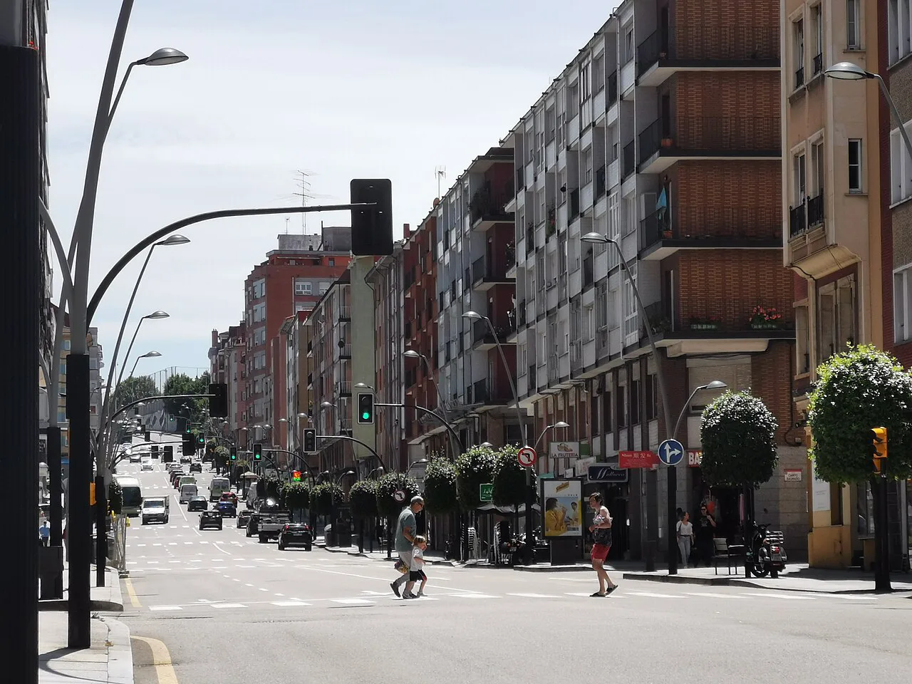 Calle Ramón y Cajal in the Ceares district of Gijón.