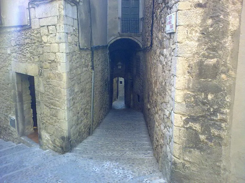 Carrer de Cúndaro in the Call, Girona's Jewish quarter.