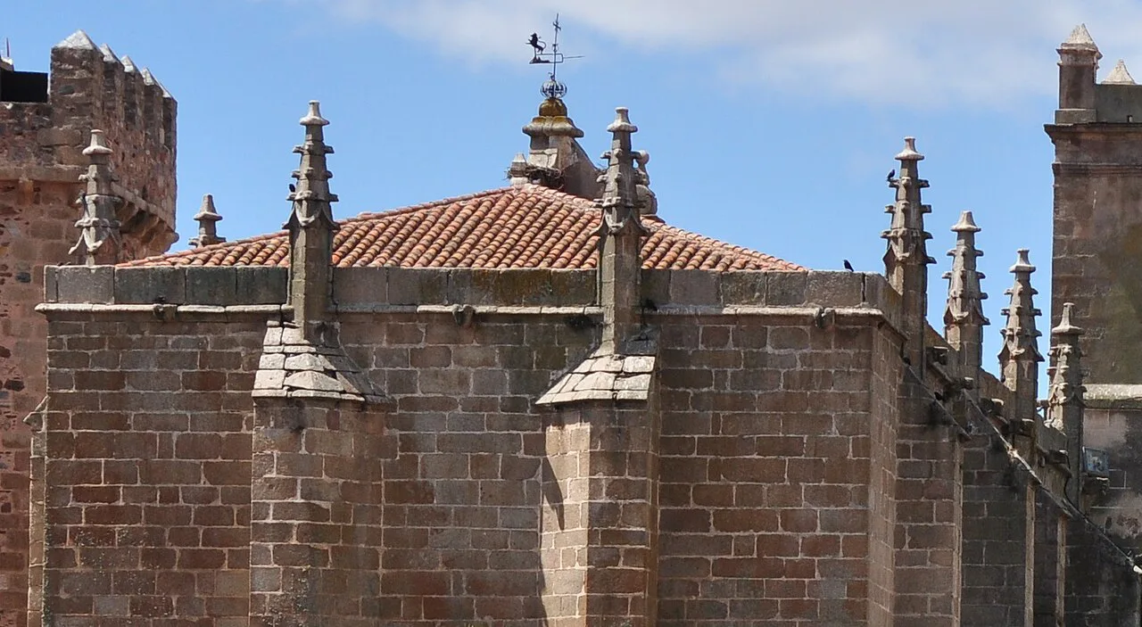 Pinnacles on the buttresses of the Iglesia de San Mateo, Cáceres.