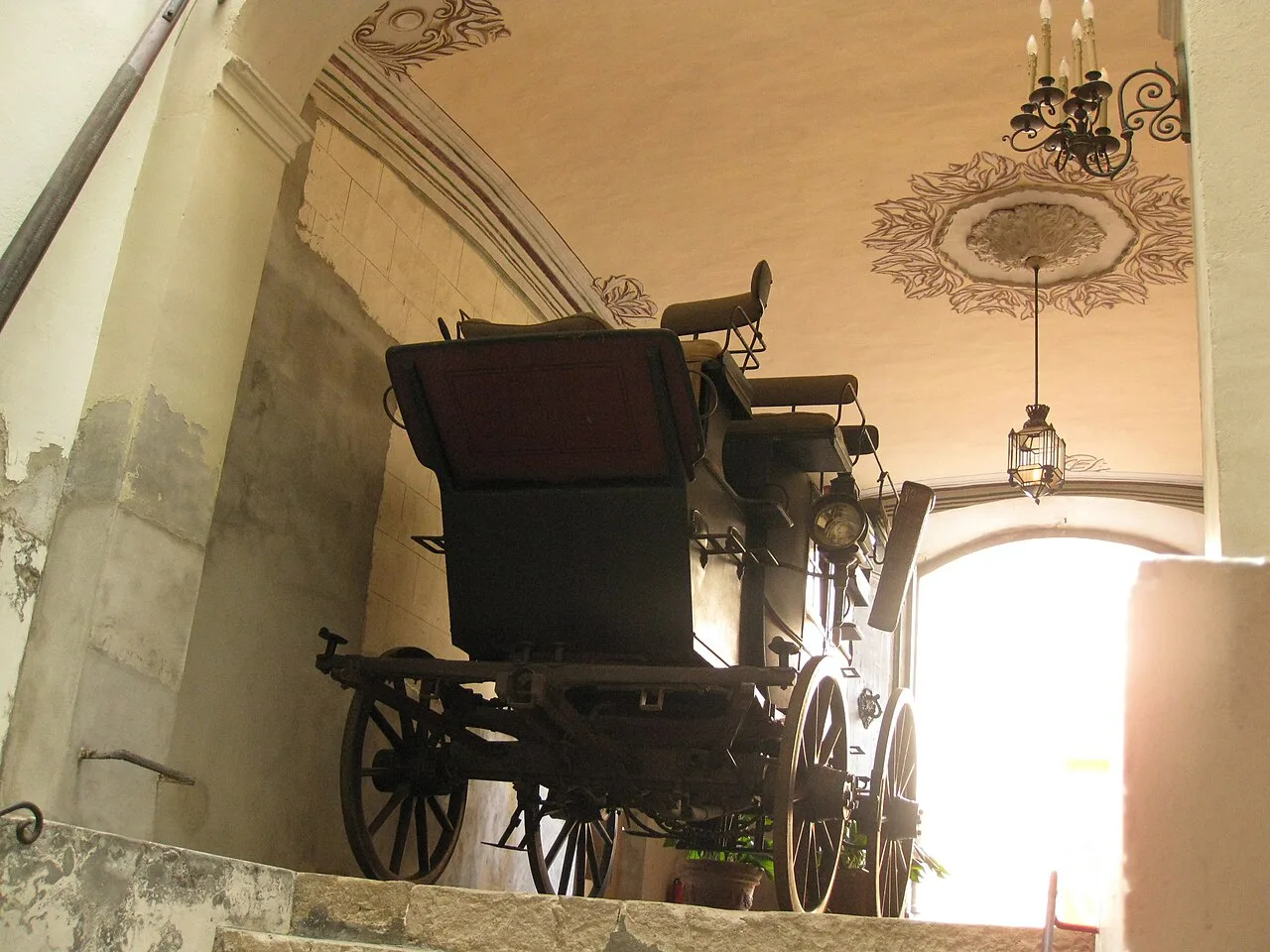 A historic carriage displayed in the Museu Romàntic Can Llopis, Sitges.