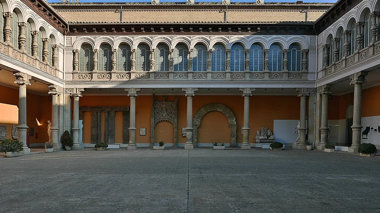 The arcaded courtyard of the Museo de Zaragoza.
