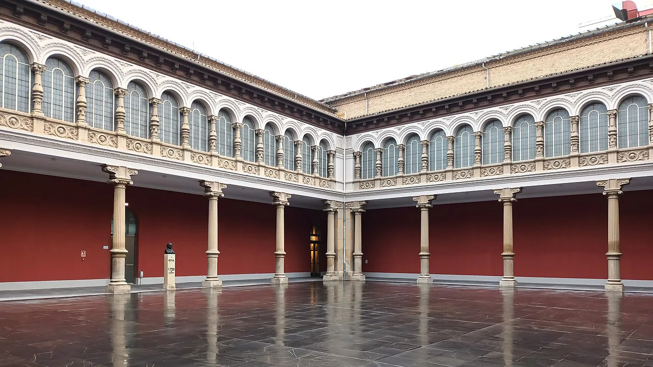 The arcaded courtyard of the Museo de Zaragoza.